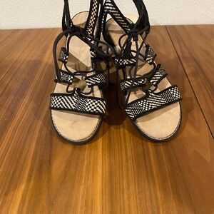 Old Navy Black and White Strappy Sandals‎